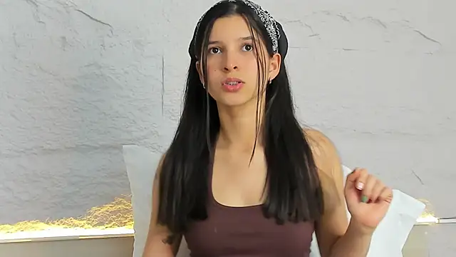 lucianasmith  online show from February 11, 2026, 8:03 pm