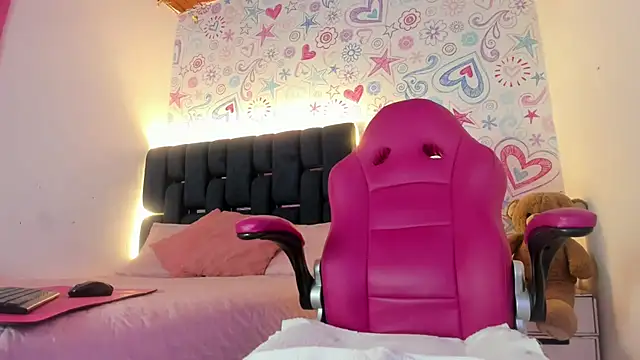 margott 22  online show from November 26, 2025, 6:31 pm