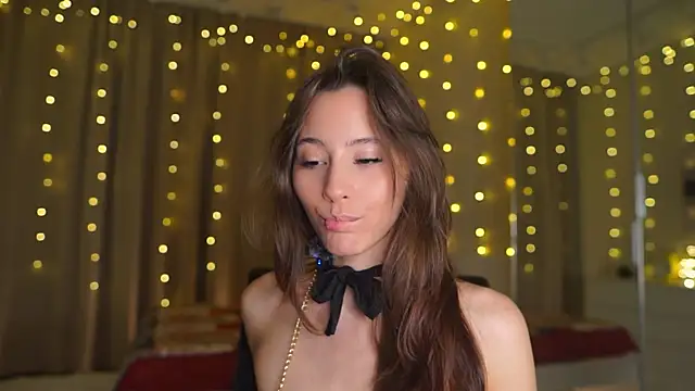 EditaBails online show from December 21, 2025, 7:10 pm