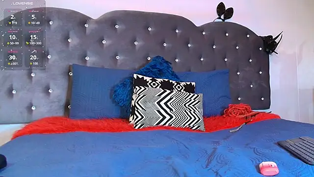 Lia Valmont online show from December 4, 2025, 12:14 pm