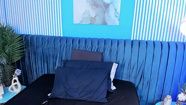 roxy hell online show from September 14, 2025, 12:15 pm