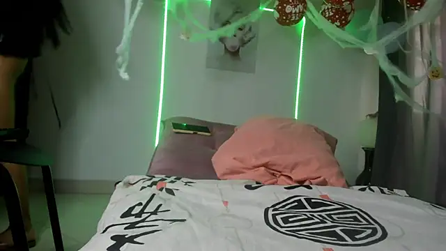 sweet cinamon online show from November 2, 2025, 1:35 pm