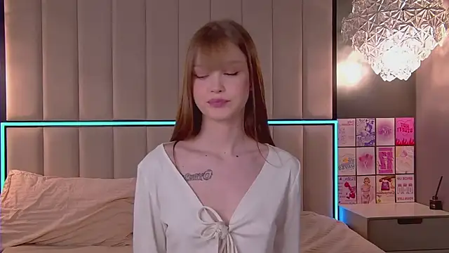 BellaSecrett online show from March 13, 2025, 2:33 pm