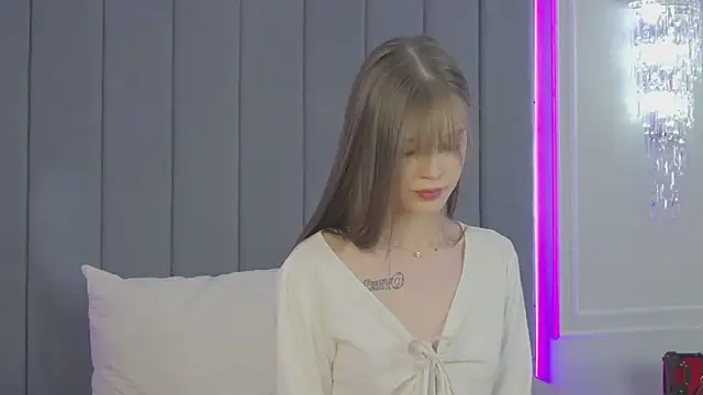 BellaSecrett online show from March 18, 2025, 6:15 pm