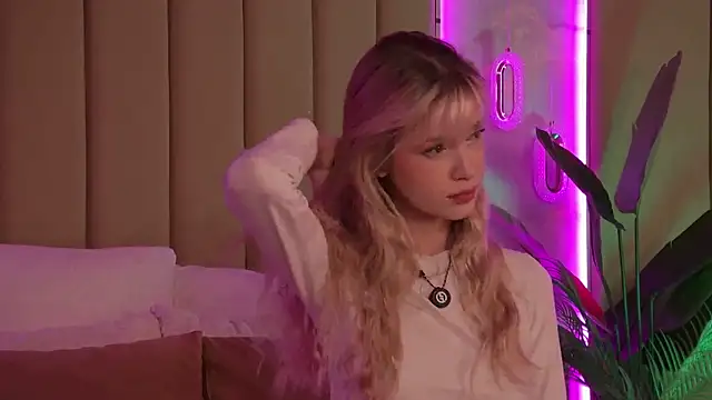 BellaSecrett online show from November 26, 2025, 3:51 am