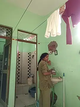 Hotty-Nidhi online show from December 4, 2025, 3:16 am