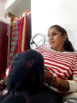 Hotty-Nidhi online show from December 4, 2025, 3:21 pm