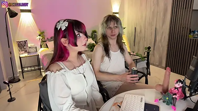 Snapshot of h3ntai_baby chatting on July 10, 2026, 6:32 pm h3ntai baby online show from July 10, 2026, 6:32 pm