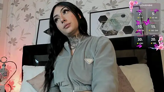 Snapshot of Lilith_Thompson chatting on September 26, 2025, 4:05 am Lilith Thompson online show from September 26, 2025, 4:05 am