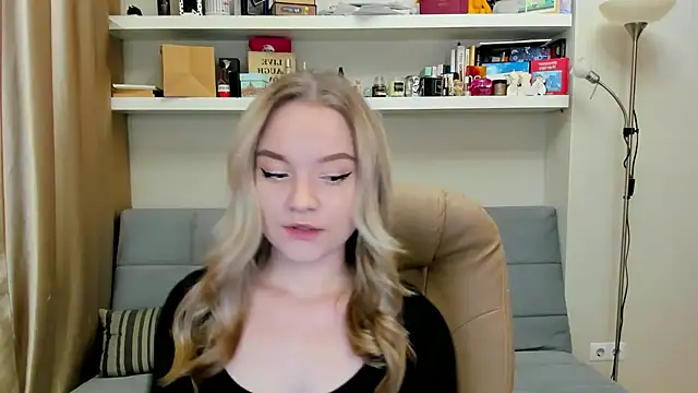 Kara Smith  online show from December 15, 2024, 10:04 pm