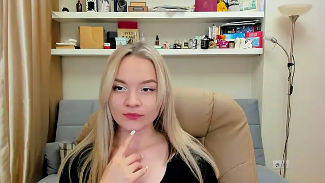 Kara Smith  online show from February 9, 2025, 10:11 pm