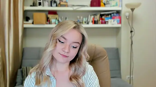 Kara Smith  online show from September 14, 2025, 10:09 pm