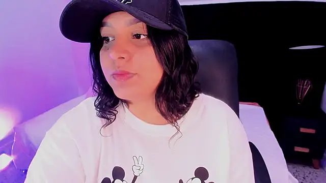 dullce77 online show from June 5, 2026, 6:57 pm