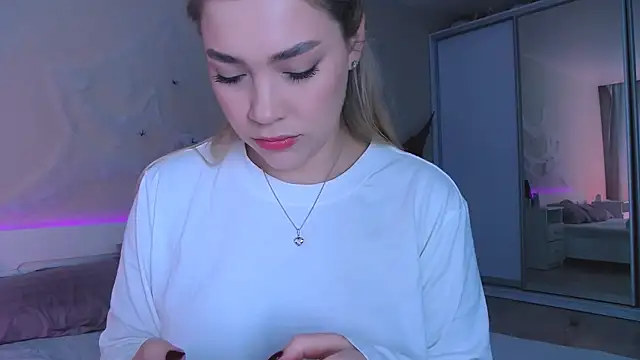 Snapshot of DIANAxxxDIAMOND chatting on October 30, 2025, 9:11 am DIANAxxxDIAMOND online show from October 30, 2025, 9:11 am