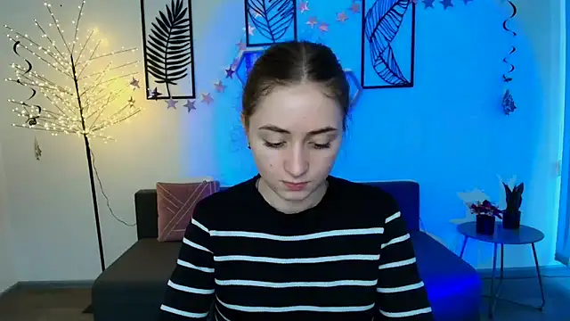 LilyHaart online show from March 22, 2025, 4:04 pm