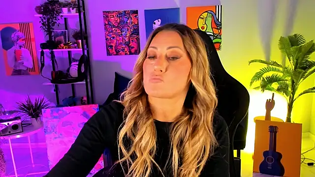 Snapshot of SarahAlluring chatting on October 15, 2025, 12:38 pm SarahAlluring online show from October 15, 2025, 12:38 pm