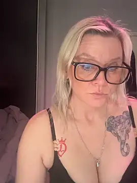 Curvy-Cleo online show from February 13, 2026, 11:50 am