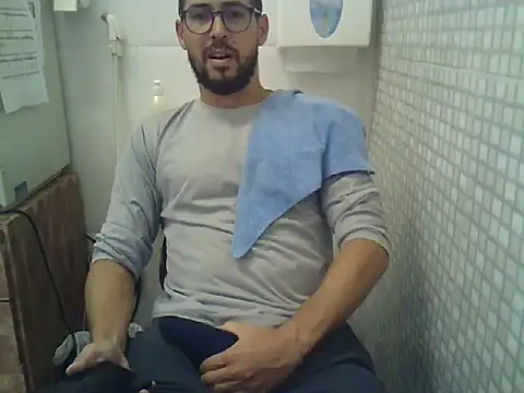 pdasgyn online show from December 5, 2025, 5:42 pm