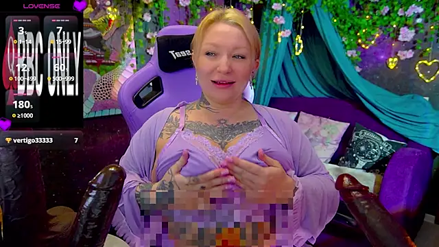 Snapshot of BlackedBarbie chatting on July 25, 2026, 7:11 pm BlackedBarbie online show from July 25, 2026, 7:11 pm
