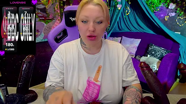 Snapshot of BlackedBarbie chatting on July 27, 2026, 6:59 pm BlackedBarbie online show from July 27, 2026, 6:59 pm