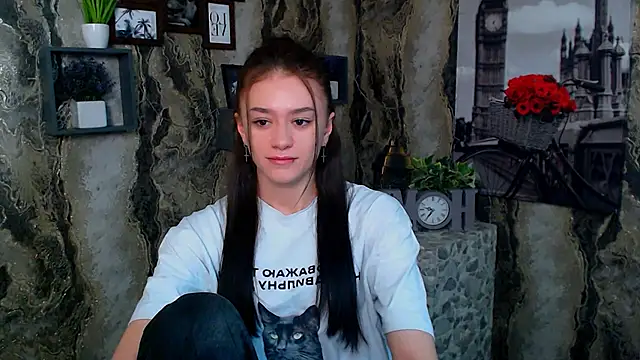 LanaTey online show from February 5, 2026, 2:22 pm