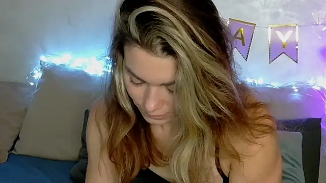 SweetDarling7 online show from December 14, 2025, 10:36 pm