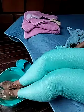 Lady Lolla11 online show from December 19, 2025, 9:11 pm