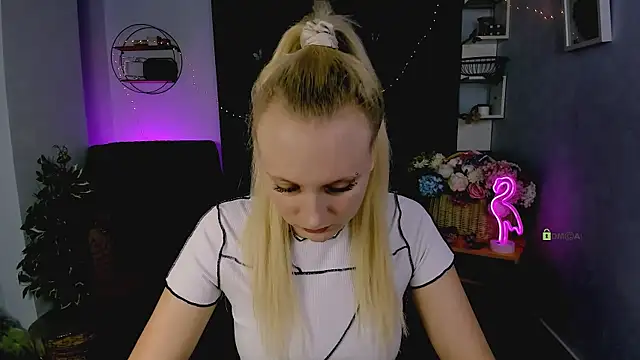 madam uliis online show from November 28, 2025, 1:36 pm