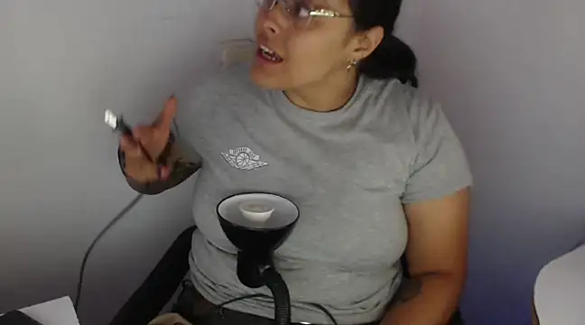 Snapshot of milu_saenz_8 chatting on March 14, 2025, 12:18 pm milu saenz 8 online show from March 14, 2025, 12:18 pm