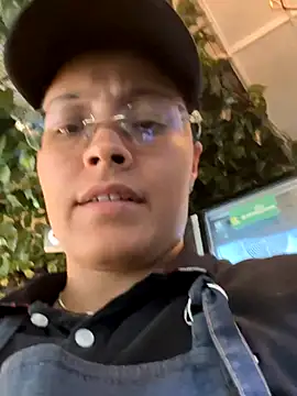 Snapshot of milu_saenz_8 chatting on October 20, 2025, 9:37 pm milu saenz 8 online show from October 20, 2025, 9:37 pm
