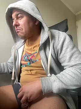 Snapshot of Gusta_bi chatting on April 17, 2026, 5:49 pm Gusta bi online show from April 17, 2026, 5:49 pm