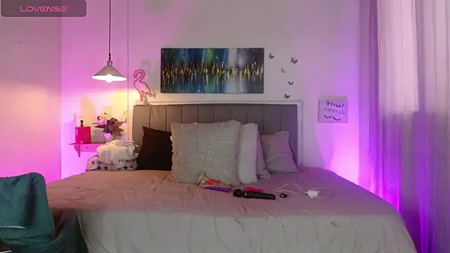 Rose Thompson1 online show from April 14, 2026, 1:28 pm