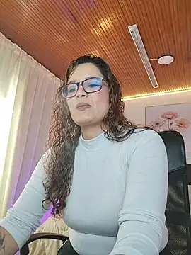 Snapshot of Rose_Thompson1 chatting on July 2, 2026, 1:39 pm Rose Thompson1 online show from July 2, 2026, 1:39 pm
