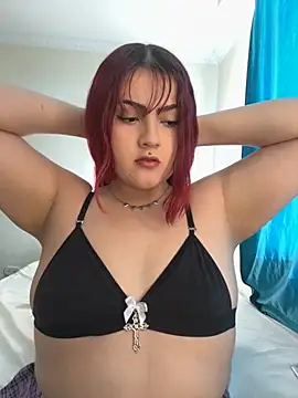 Ivelleee  online show from October 2, 2025, 9:00 pm