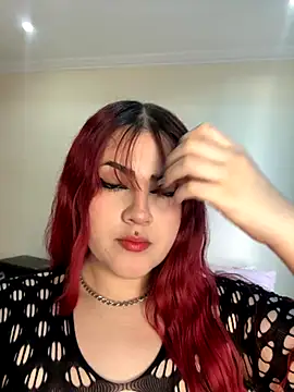 Ivelleee  online show from October 15, 2025, 9:15 pm