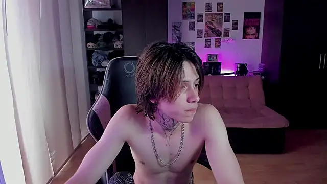 Snapshot of xIce_Boy chatting on May 10, 2026, 9:42 pm xIce Boy online show from May 10, 2026, 9:42 pm
