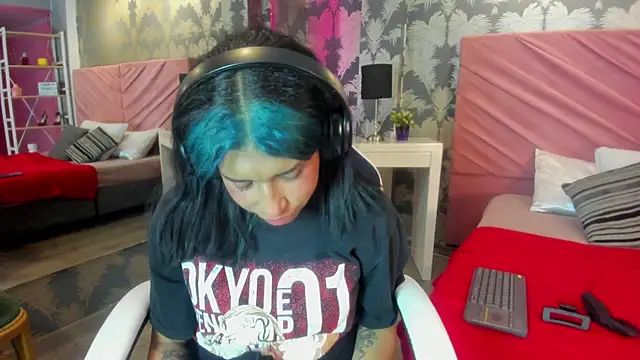 Karin Ks online show from October 28, 2025, 7:16 pm