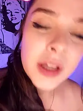 Snapshot of LoganPeny chatting on March 20, 2025, 5:24 am LoganPeny online show from March 20, 2025, 5:24 am