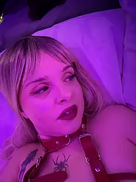 Snapshot of LoganPeny chatting on November 7, 2025, 8:14 am LoganPeny online show from November 7, 2025, 8:14 am