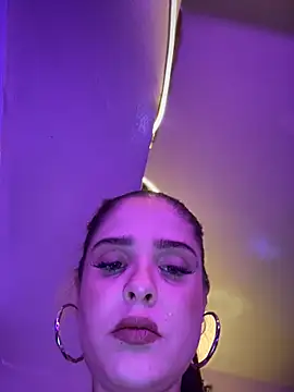 Snapshot of LoganPeny chatting on November 12, 2025, 5:19 am LoganPeny online show from November 12, 2025, 5:19 am