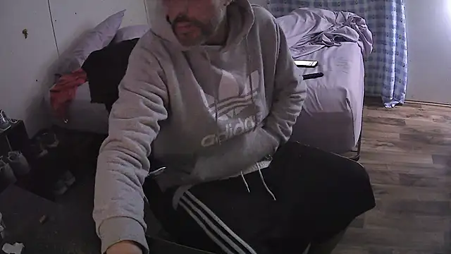 Muffdiver718 online show from March 20, 2025, 7:25 am