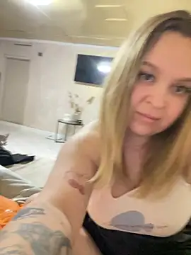 IMHORNYWET online show from September 9, 2025, 5:34 pm