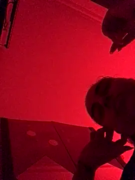 Veramaia online show from November 19, 2025, 2:22 am