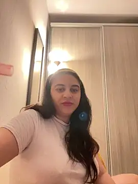 Snapshot of Veramaia chatting on May 13, 2026, 7:06 am Veramaia online show from May 13, 2026, 7:06 am