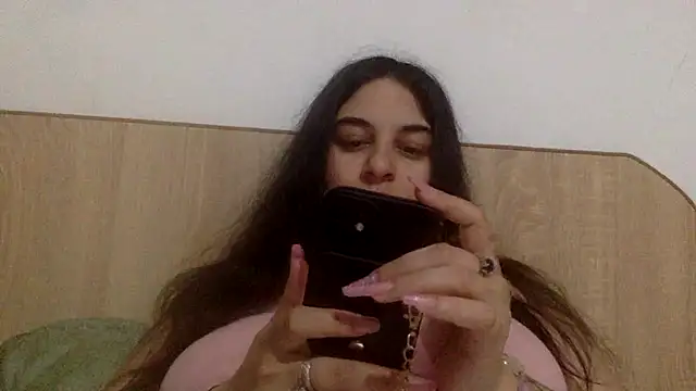 Snapshot of Veramaia chatting on May 16, 2026, 10:12 am Veramaia online show from May 16, 2026, 10:12 am