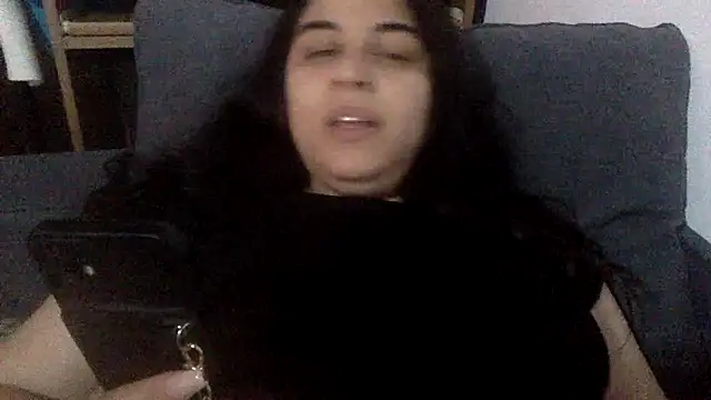 Snapshot of Veramaia chatting on May 17, 2026, 6:04 pm Veramaia online show from May 17, 2026, 6:04 pm