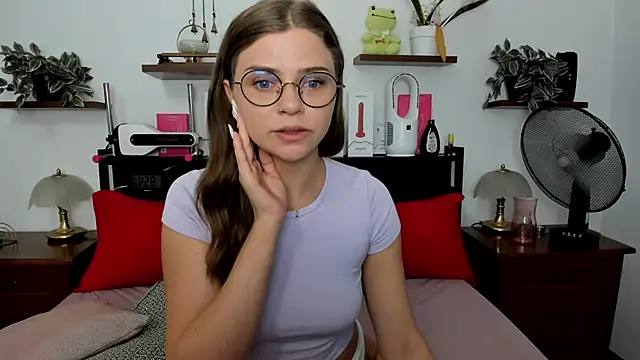Snapshot of HaleyReedme chatting on July 16, 2026, 7:03 am HaleyReedme online show from July 16, 2026, 7:03 am