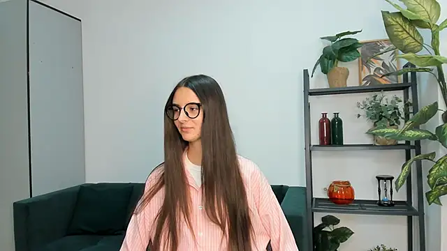 SunnCoote online show from March 13, 2025, 5:07 pm