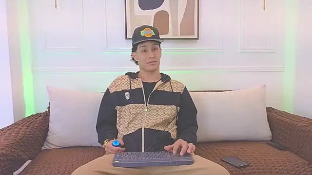 Snapshot of Stone_grey1_ chatting on April 28, 2026, 3:44 am Stone grey1 online show from April 28, 2026, 3:44 am