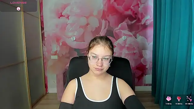 AngelinaLow online show from October 13, 2025, 11:32 am